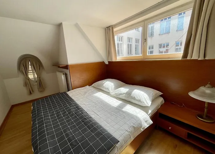 Huge With Private Parking In Center Daire