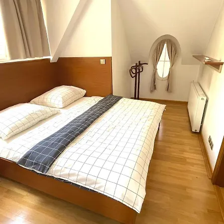 Huge With Private Parking In Center Apartmán