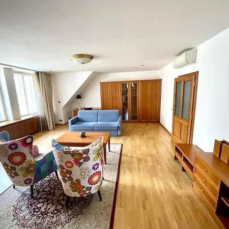 Huge With Private Parking In Center Apartmán