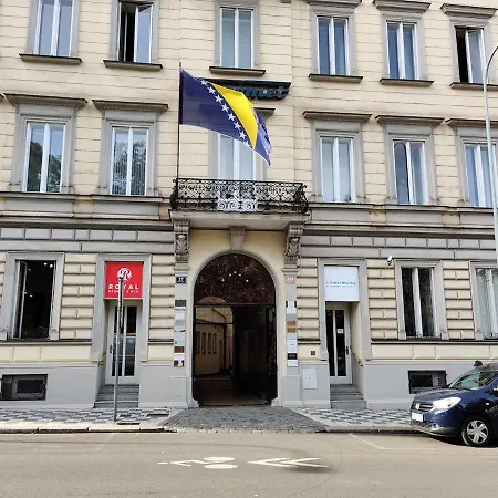 Huge With Private Parking In Center Apartmán