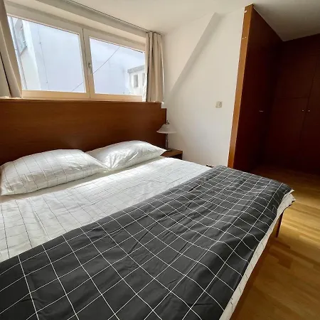 Appartement Huge With Private Parking In Center *