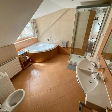 Huge With Private Parking In Center Apartmán